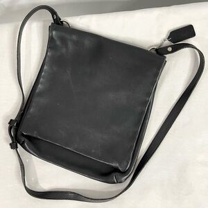 Vintage Coach #J4D-9458 | Slim Black Leather 'Chelsea' Messenger Crossbody Bag